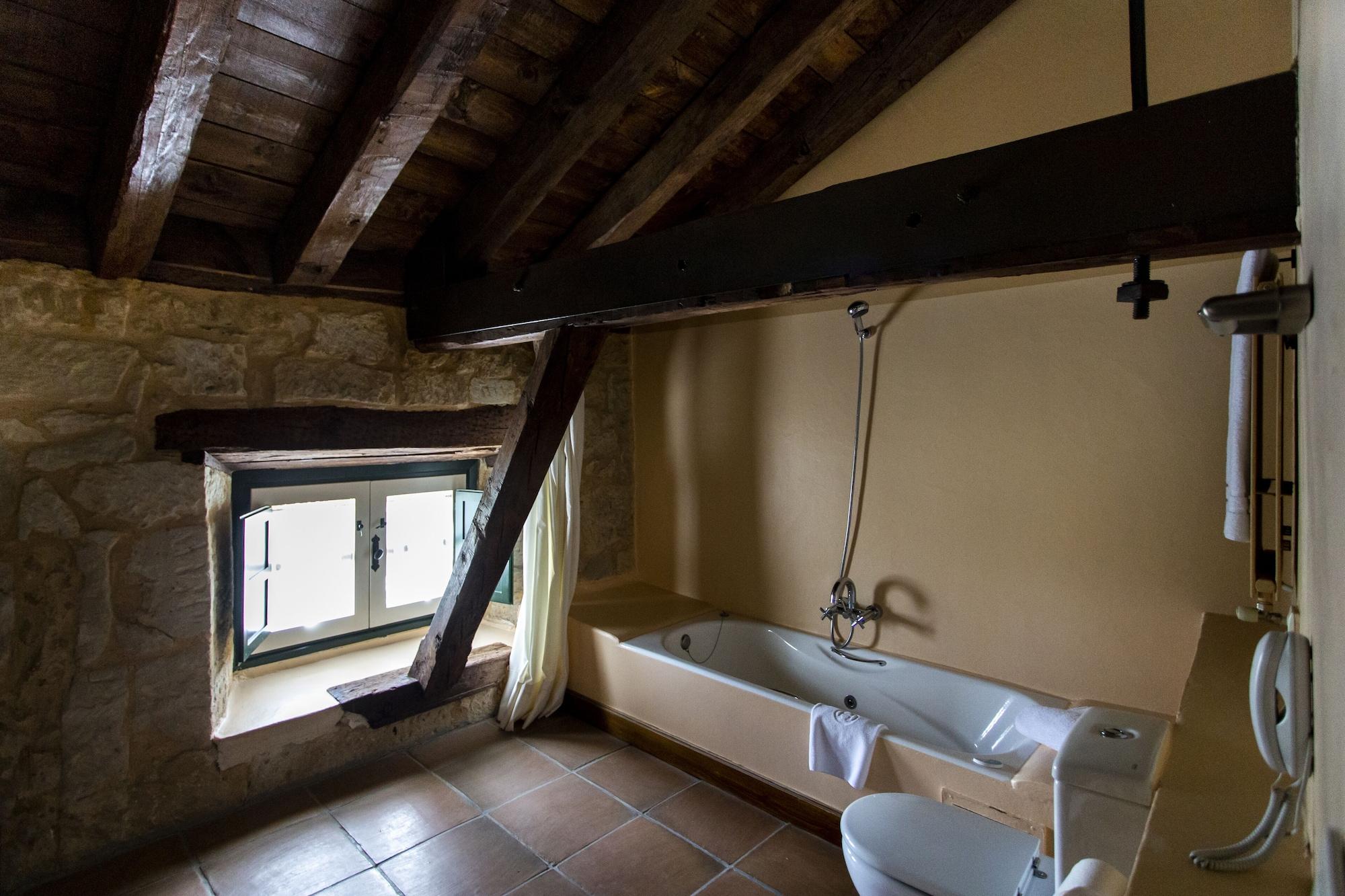 Hacienda Zorita Wine Hotel & Spa Valverdón Dış mekan fotoğraf Bathroom in the house