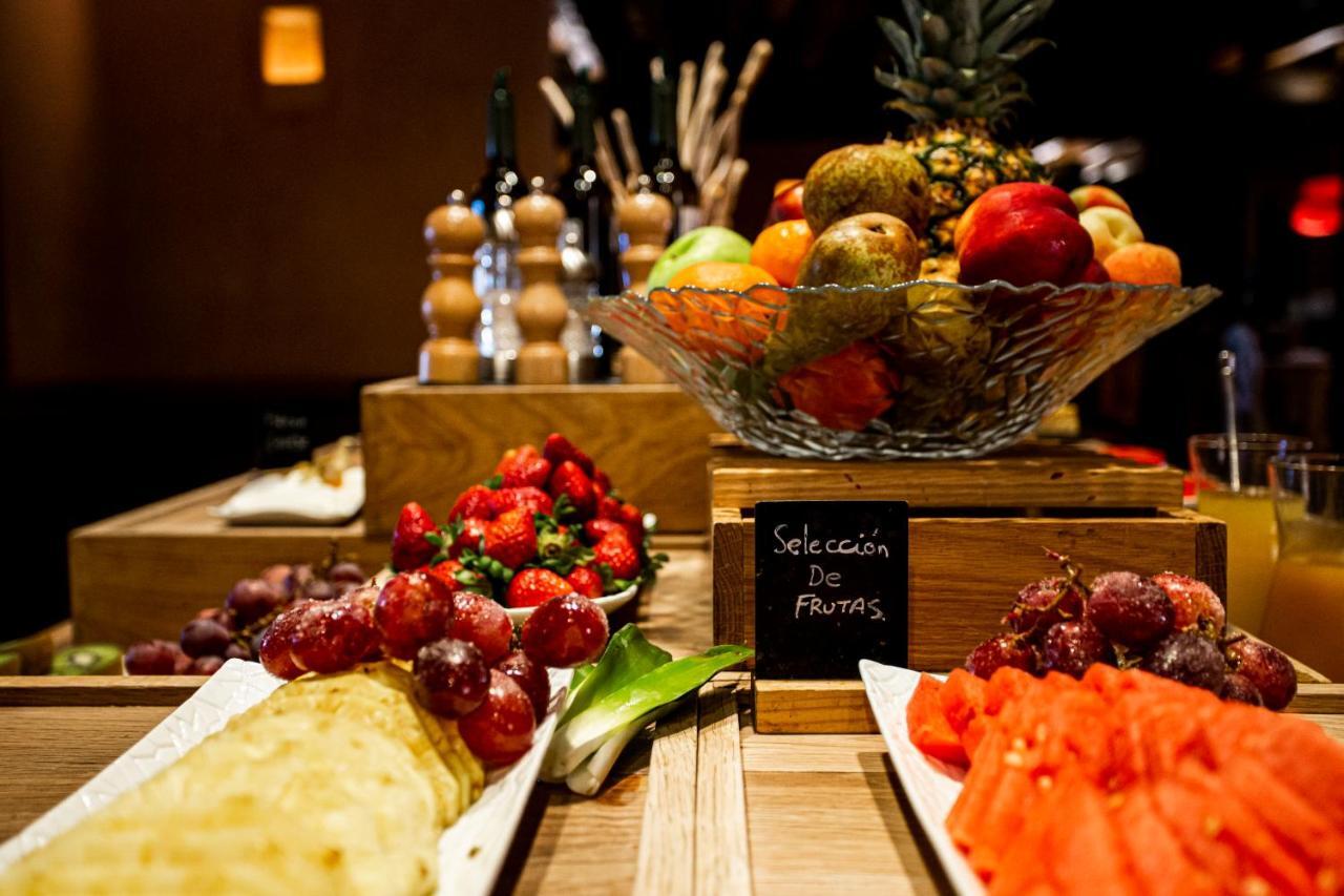 Hacienda Zorita Wine Hotel & Spa Valverdón Dış mekan fotoğraf Fruit selection at a buffet